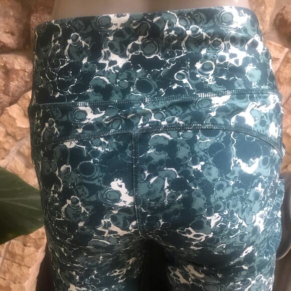 Under Armour Compression Green Patterned Cropped Mesh Leggings Women's Size L - Picture 5 of 9